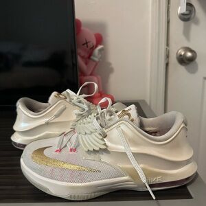 Kd 7 Aunt PearlNike White and Gold Sneakers